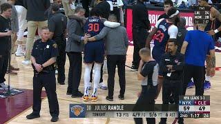 Julius Randle limps to the locker room after awkward landing | NBA on ESPN