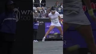 ONLY ONS ‍️ Jabeur’s front-on tweener in the Charleston final!