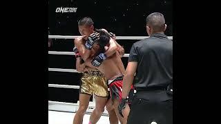 Yamin  stops Zhang Jinhu with a nasty elbow in Round 3!