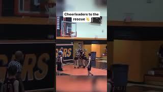 Cheerleaders al rescate  #shorts | ESPN Deportes