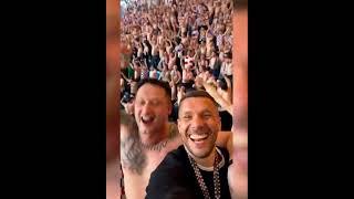 Lukas Podolski feiert mit Zabrze-Ultras im Fan-Block | #shorts
