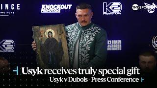 Oleksandr Usyk reflects on a truly touching gift from the Ukrainian Military  | #UsykDubois